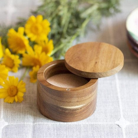 https://cdn.shopify.com/s/files/1/0012/7071/0307/files/totally-bamboo-food-storage-containers-totally-bamboo-acacia-salt-box-30899764264995.jpg?v=1690689244&width=900