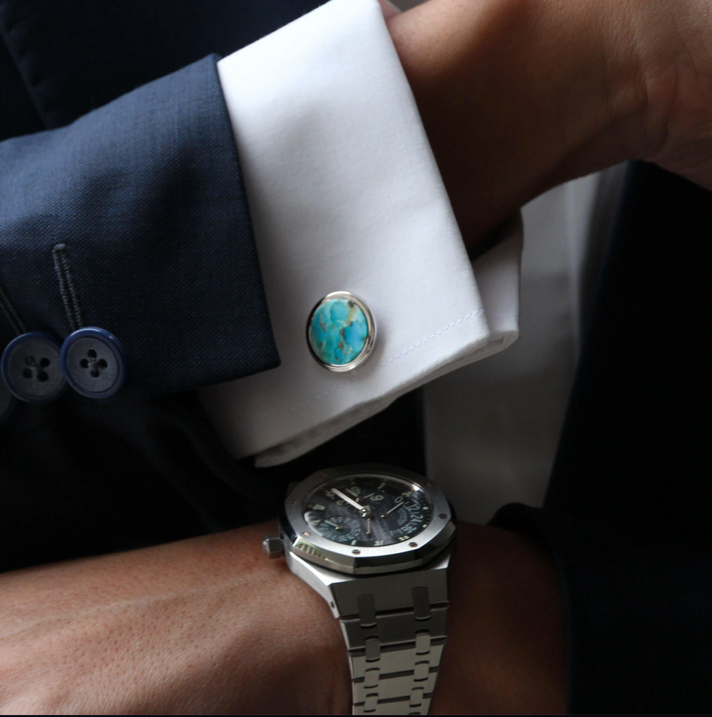 A Man’s Ultimate Style on How to Wear Cufflinks in 2022 | How to put o ...