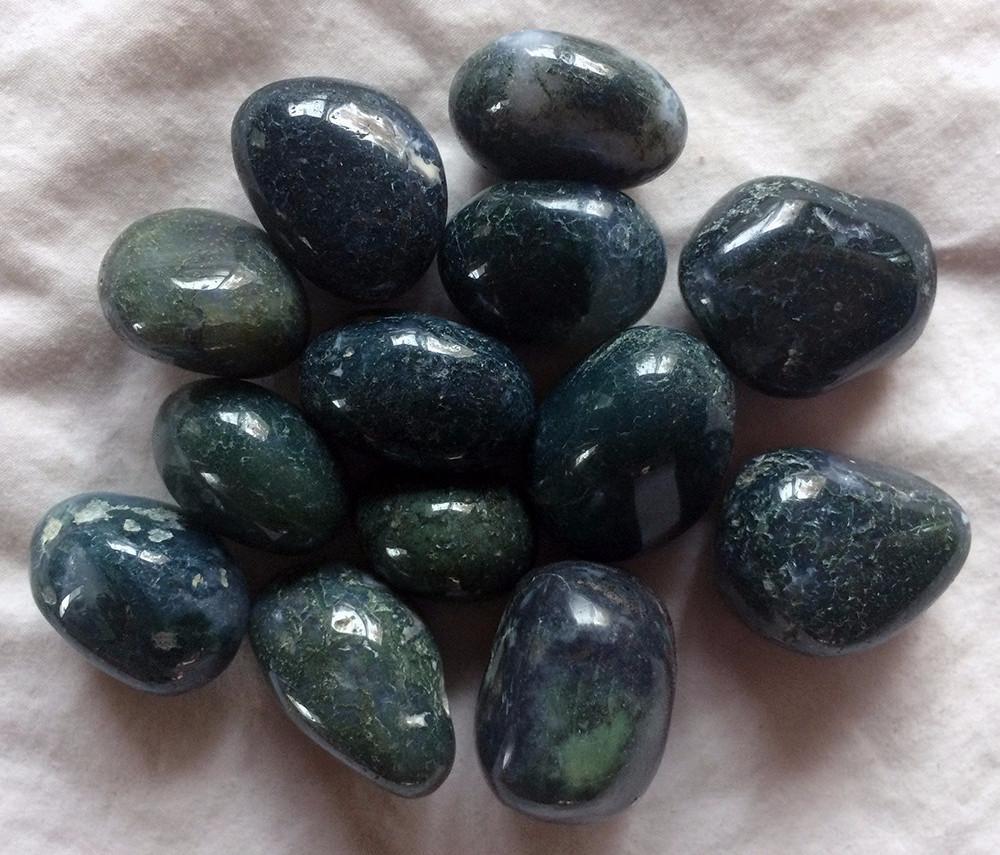 Agate meaning, agate healing properties, crystal and their meaning, types of agate, moss agate meaning