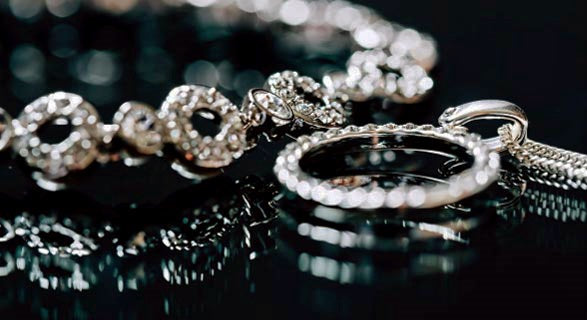 How to clean jewelry: best jewelry care tip