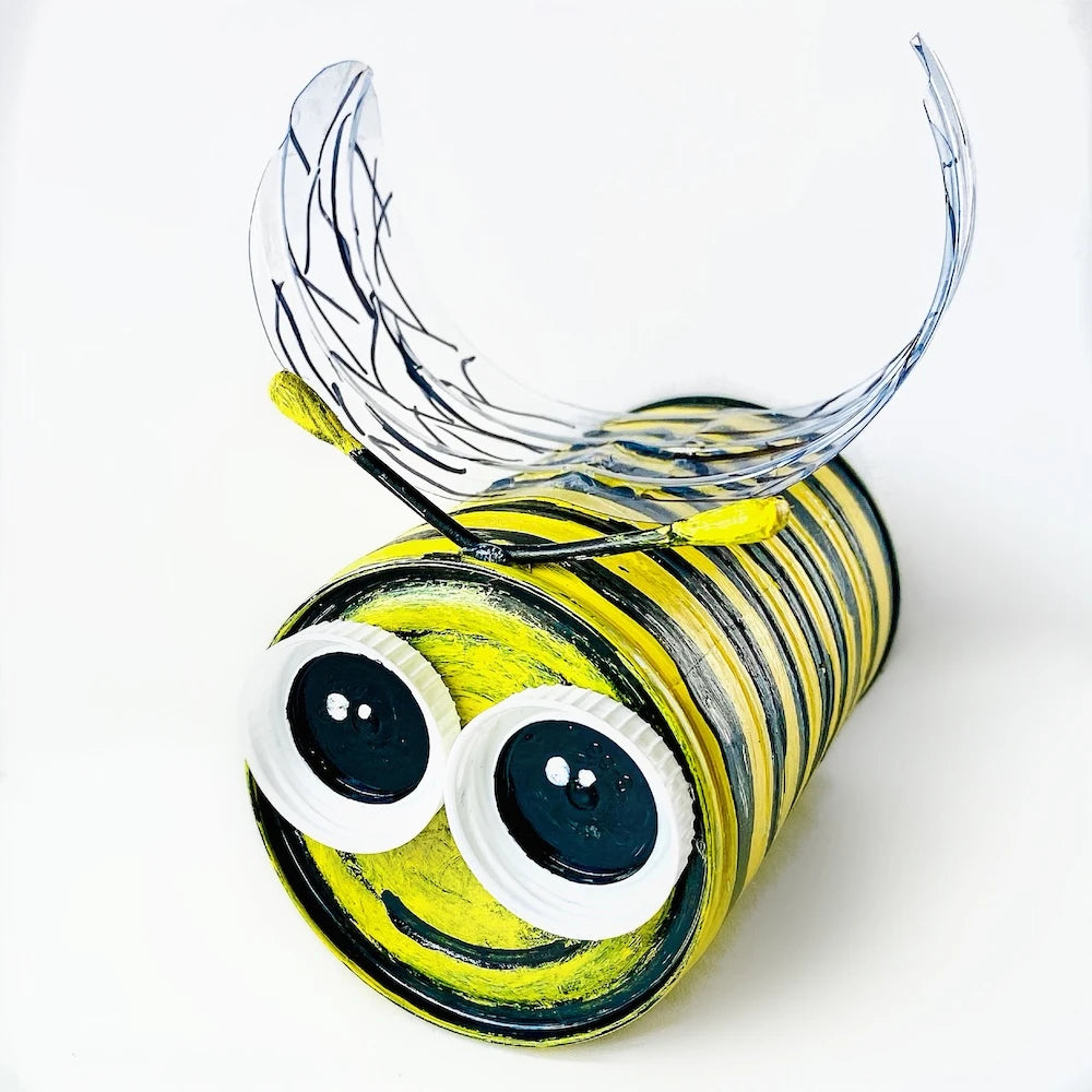 Image of the previous contest representing a bee made with a can