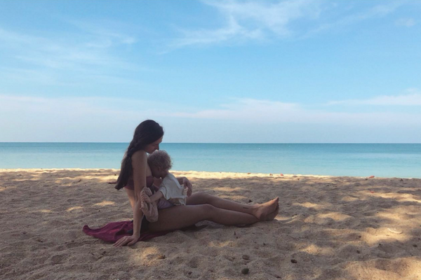 lactation consultant at Lola&Lykke, Matilda and her son on a beach