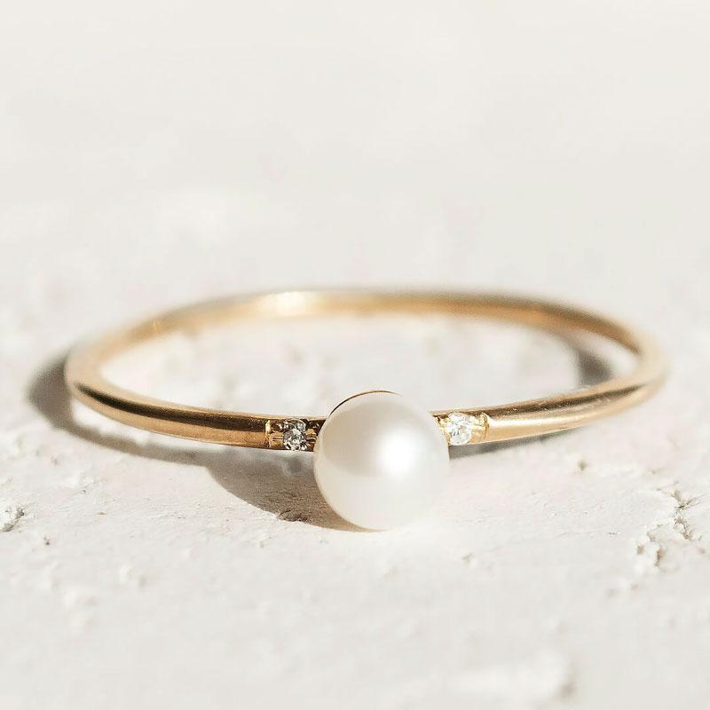 pearl-ring-with-diamonds