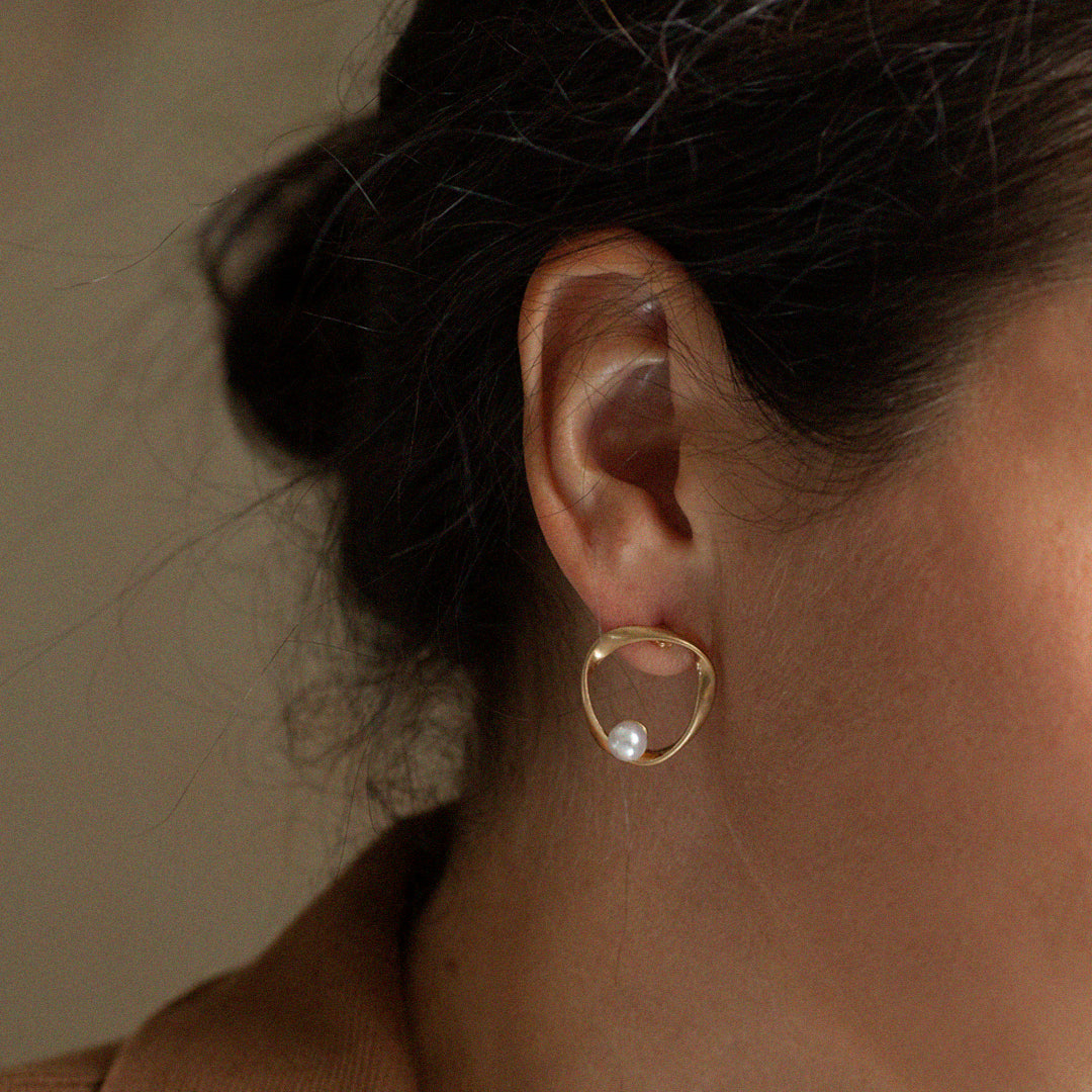 silver-pearl-earrings