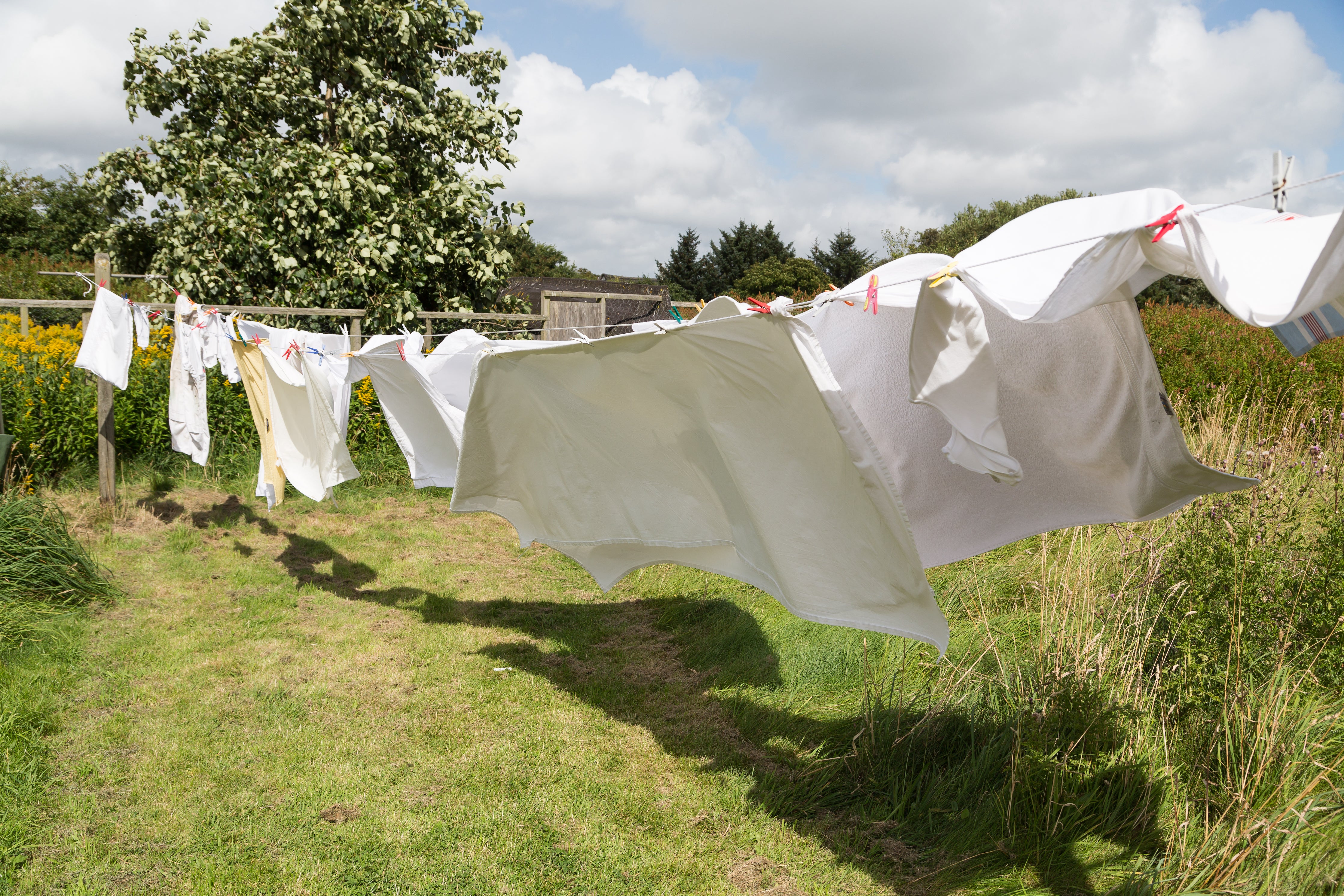 Getting rid of formaldehyde from clothes by leaving them in the fresh air