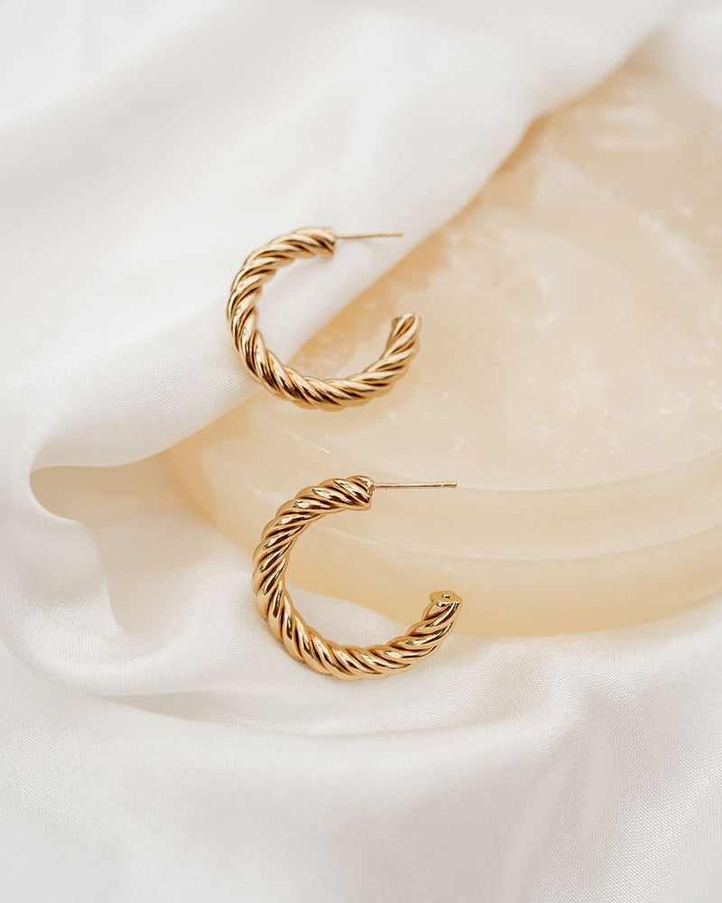 Spin | Gold Twisted hoop earrings | wellDunn jewelry