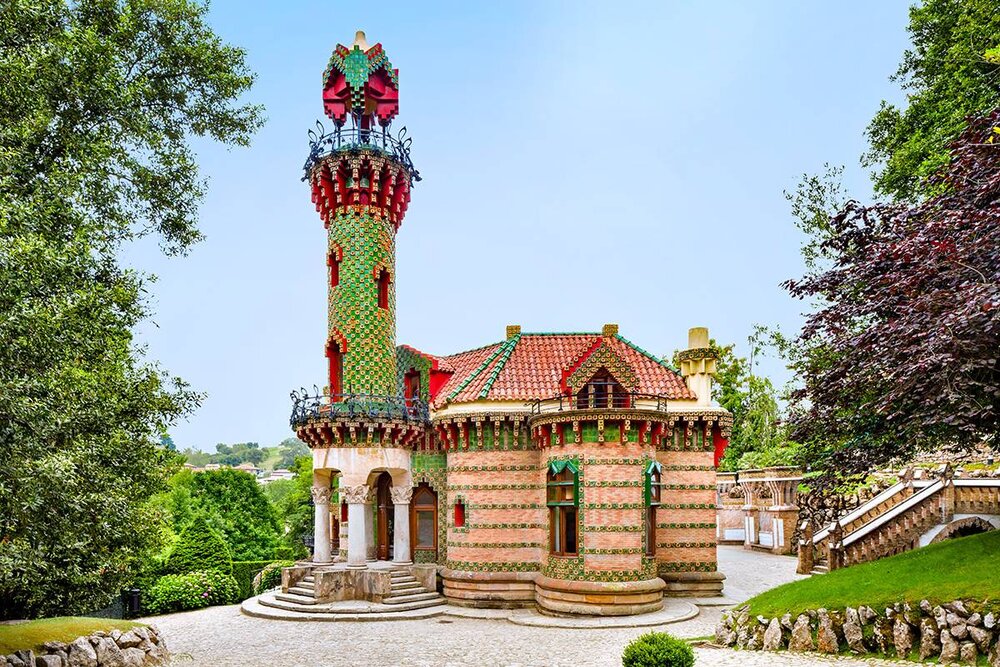 uller capricho de Gaudí comillas