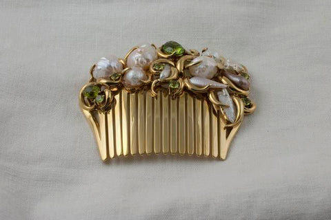 Pearl and Peridot Hair Comb: Photo by Ken Larsen for the Smithsonian. Gift of American Gem Society in 1989. This object was designed by Aldo Cipullo and made by B.A. Ballou & Co.