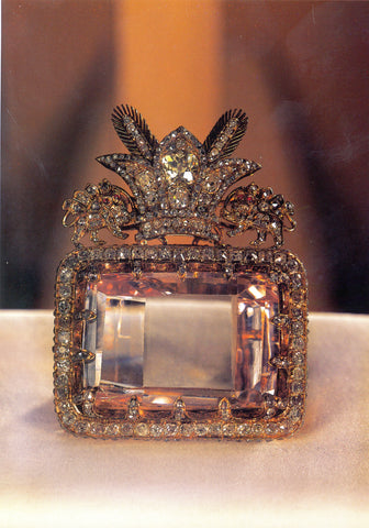 Daria-i-Noor Brooch - By Unknown - Collection of the national jewels of Iran at Central Bank of Islamic Republic of Iran, Public Domain, https://commons.wikimedia.org/w/index.php?curid=40817749