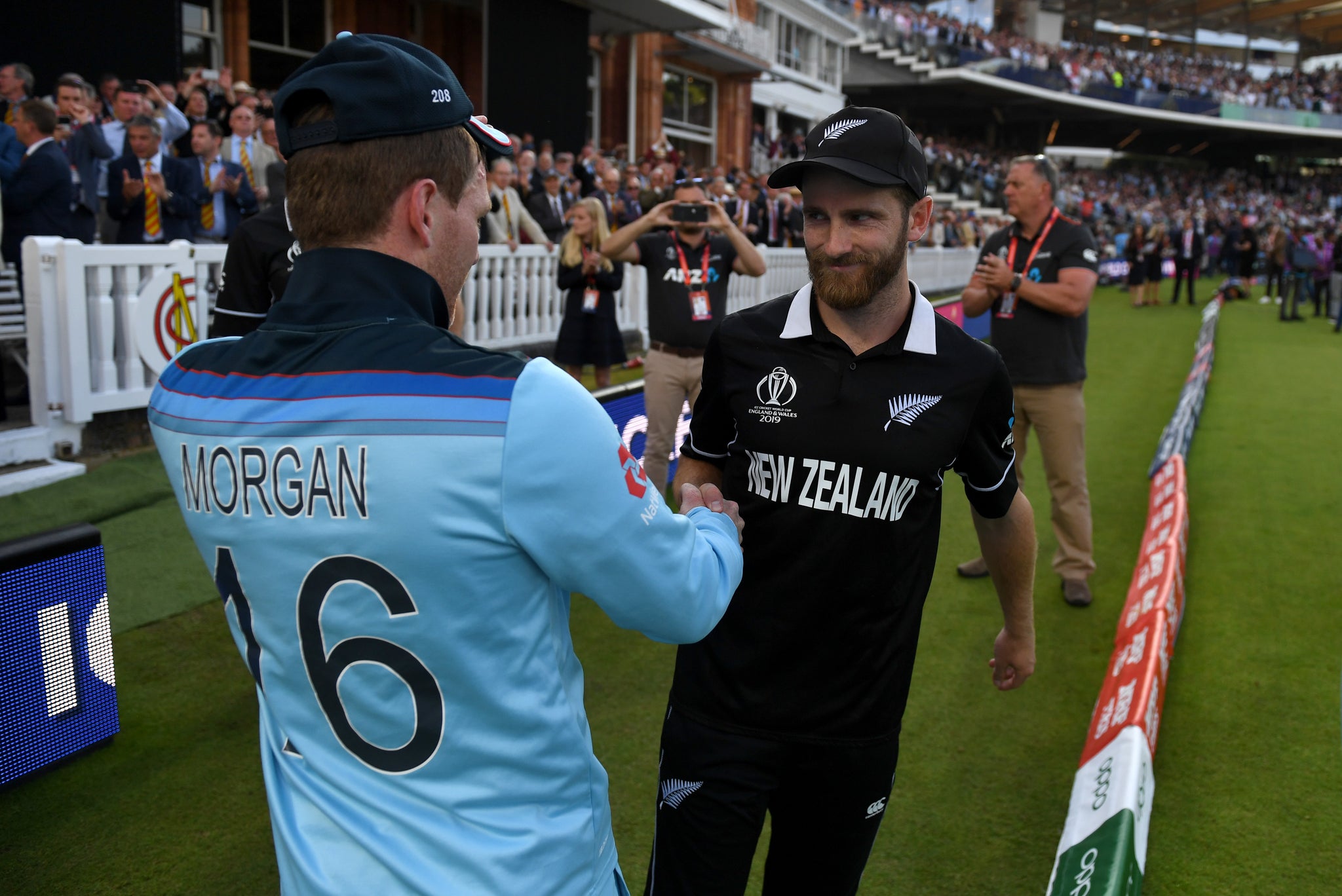 Kane shakes the hand of Eoin Morgan after New Zealand's CWC19 Final loss