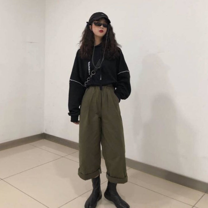 Loose-Fitting Pants With High Waist