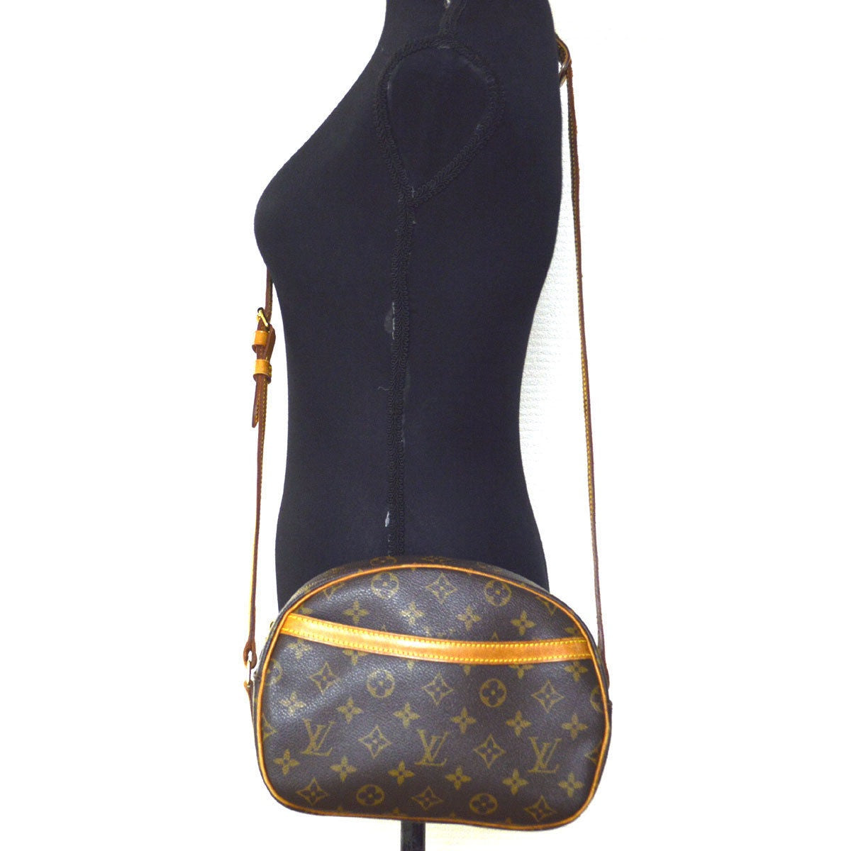 LOUIS VUITTON Monogram Blois Crossbody – Luxury Boutique Italy