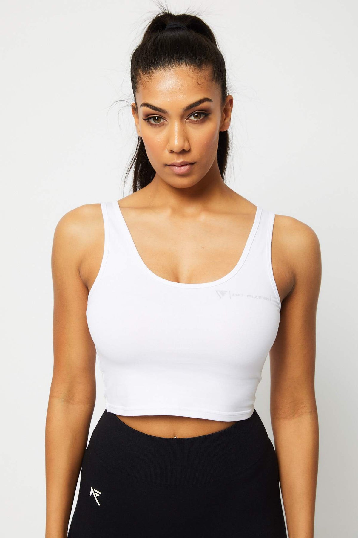 FIND YOUR COAST MOISTURE WICKING NADINE SPORTS BRA– HAUTE COMPANIE