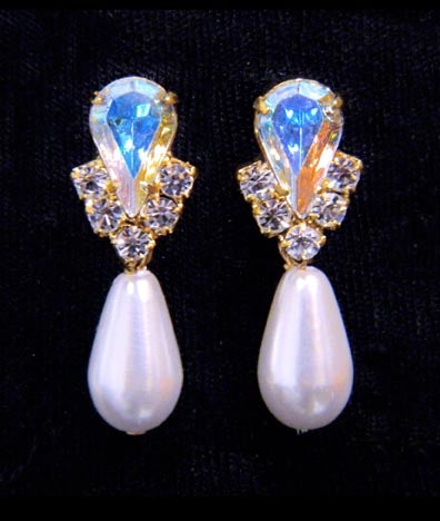 #5538SAPHG - Rhinestone Pear V Pearl Drop Earrings - Sapphire Gold Plated