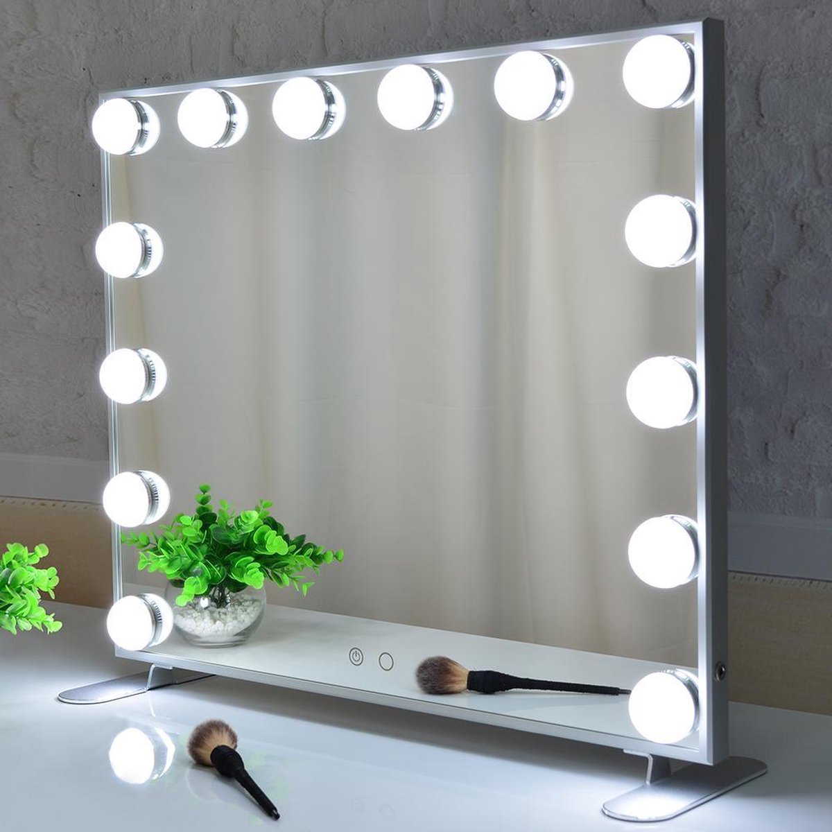 spiegel |Make up Spiegel met verlichting | Zilver| Videri | Visagie spiegel dimbaar | VenussVanity - We Are Eves: cosmetic reviews.