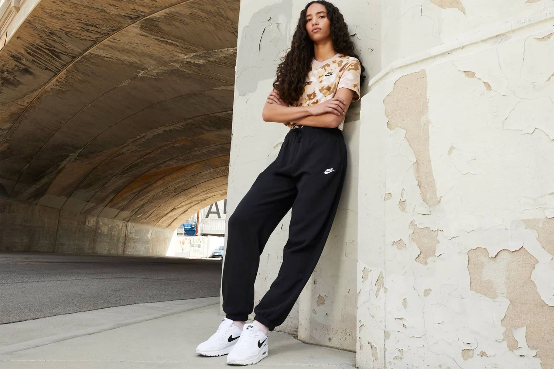 What To Wear With Nike Sweatpants? – solowomen