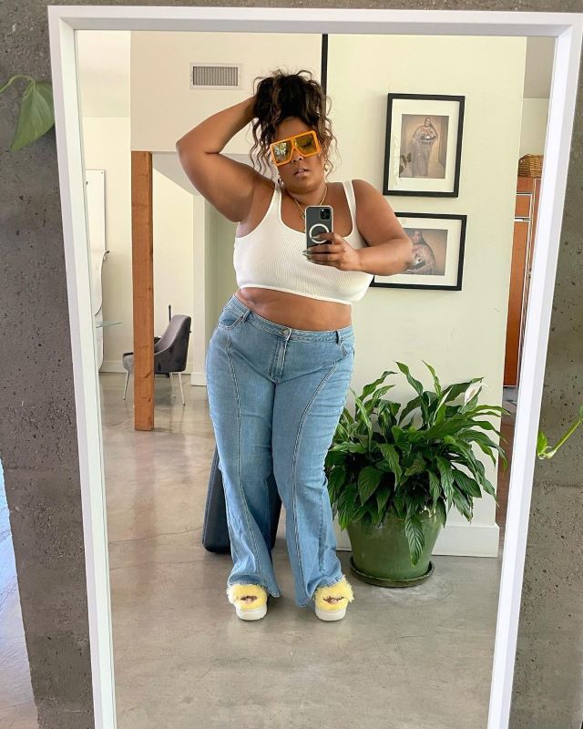 How To Wear Crop Top With High Waisted Pants? – solowomen