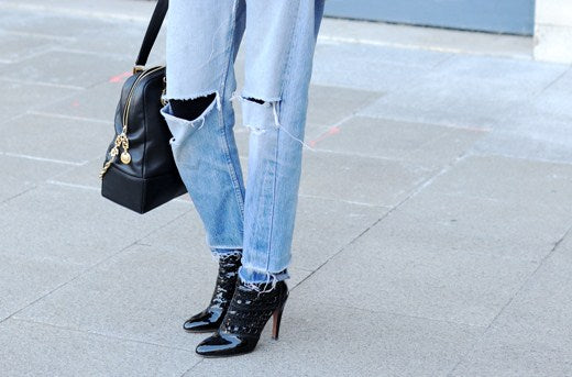 Fall tip ! Pair your distressed jeans with leggings underneath to