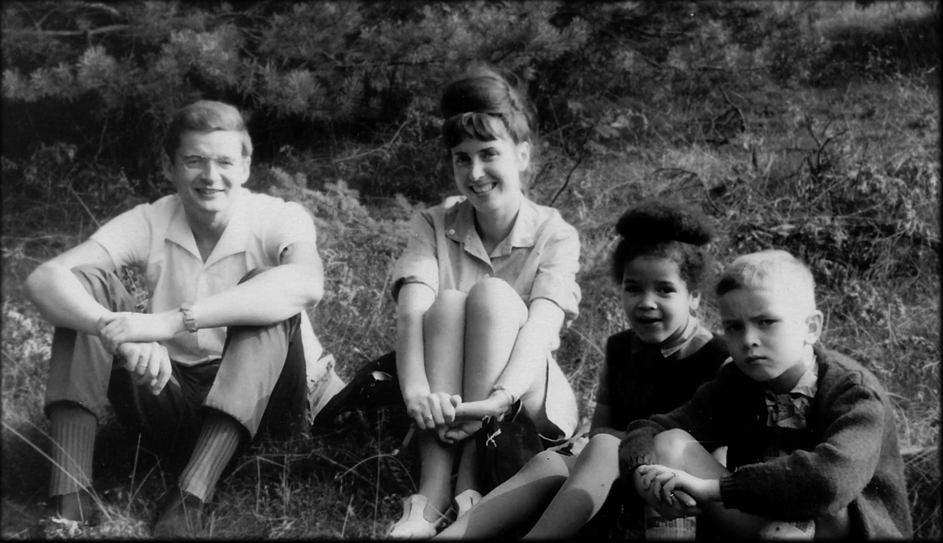 La famille Spain Photographie de la famille Armin, extrait du documentaire Becoming Black. 