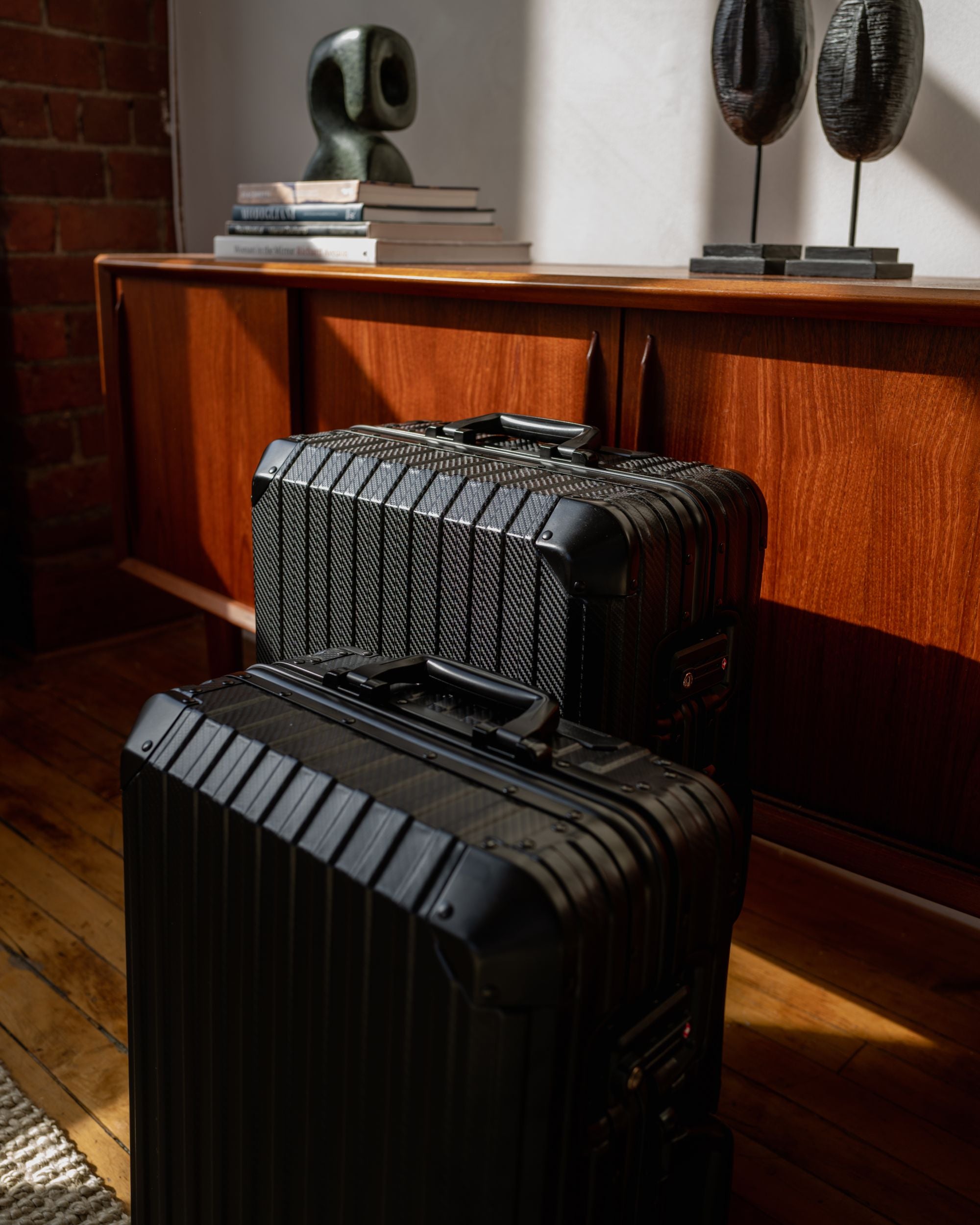 TREK Aluminum Suitcase Black | MVST