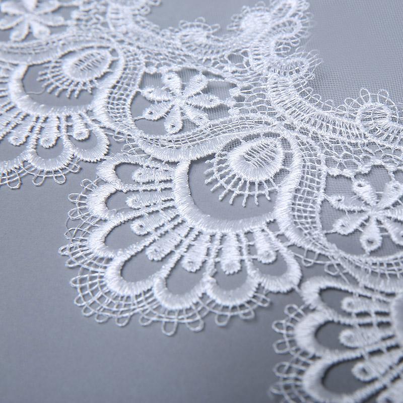 scalloped lace edging