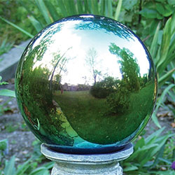 Arco Iris Stainless Steel Globe
