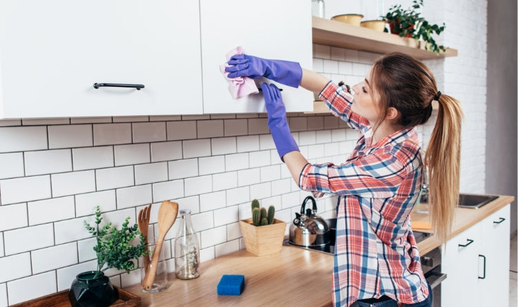 How to Clean Greasy Kitchen Cabinets Based on Material General cleaning tips for all types of kitchen cabinets