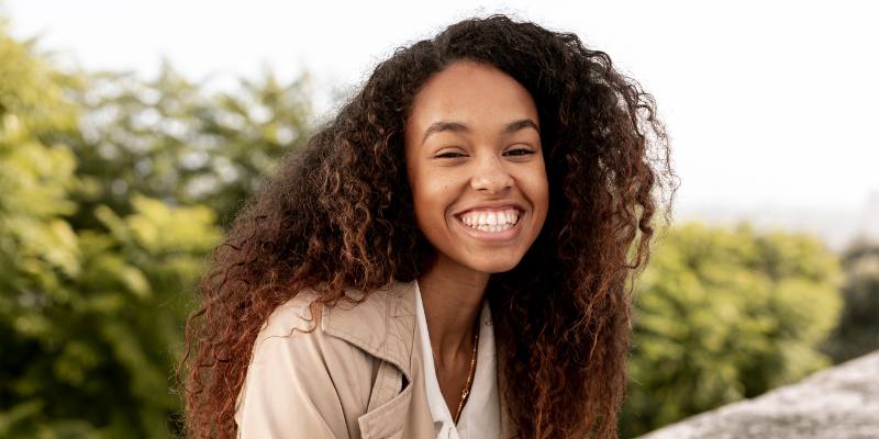 Brown kinky curly hair female model on the roof