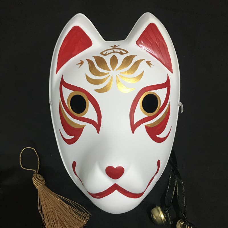 Mặt nạ Kitsune: Mặt nạ Kitsune là một hình tượng rất đặc biệt trong văn hoá Nhật Bản, tượng trưng cho vẻ đẹp và sức mạnh của con cáo. Những chiếc mặt nạ Kitsune được làm bằng gỗ hoặc giấy bồi, trang trí màu sắc bắt mắt, đem lại một vẻ đẹp đầy bí ẩn và gợi cảm hứng cho những người yêu nghệ thuật. Nhấn vào hình ảnh để khám phá thật nhiều về mặt nạ Kitsune.