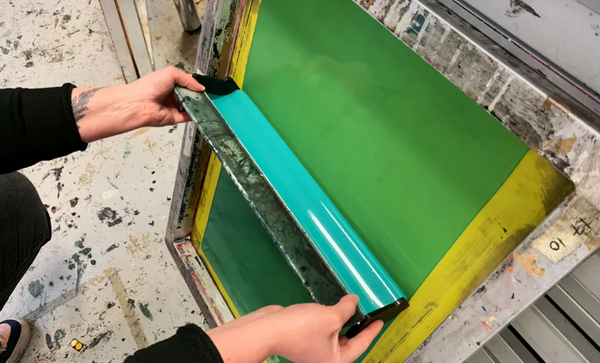 coating screen with screen printing emulsion