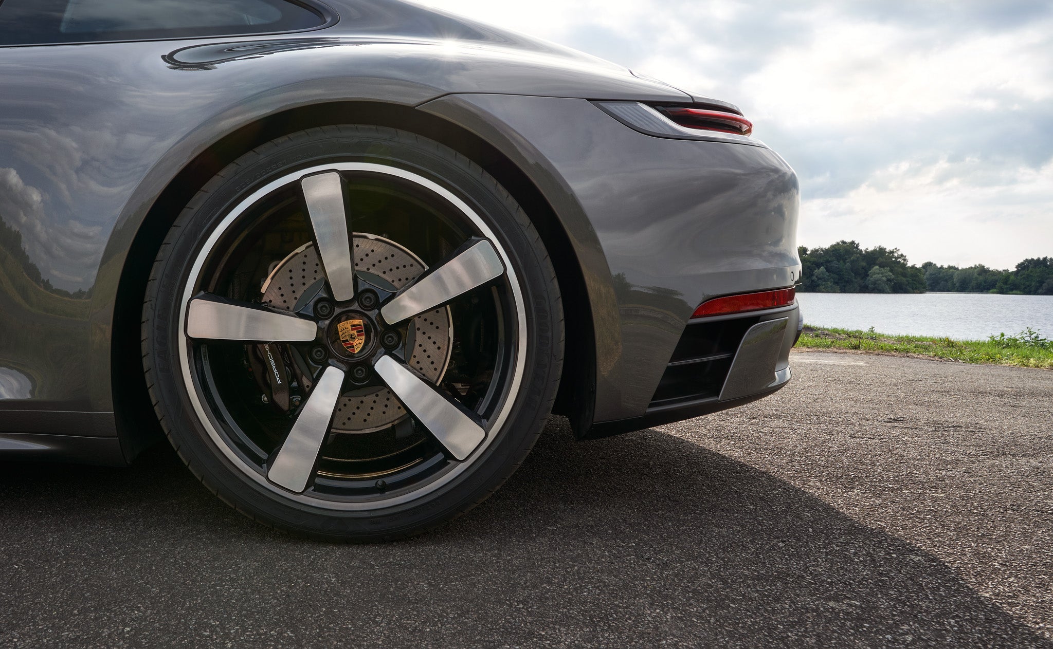 20-/21-inch Carrera Exclusive Design summer wheel-and-tire set, painte -  Porsche Centre Downtown Toronto