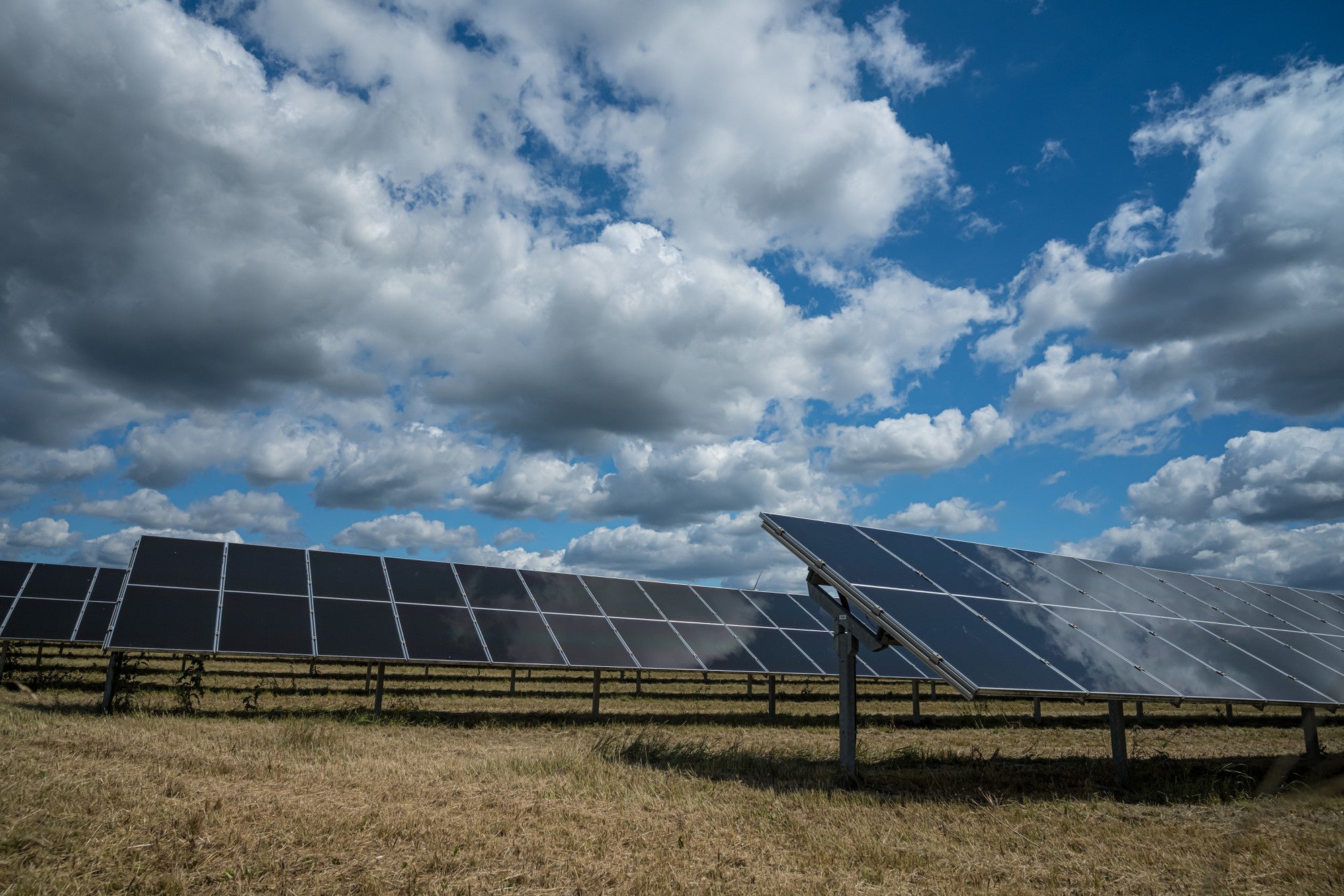 cuando está nublado se cargan los paneles solares