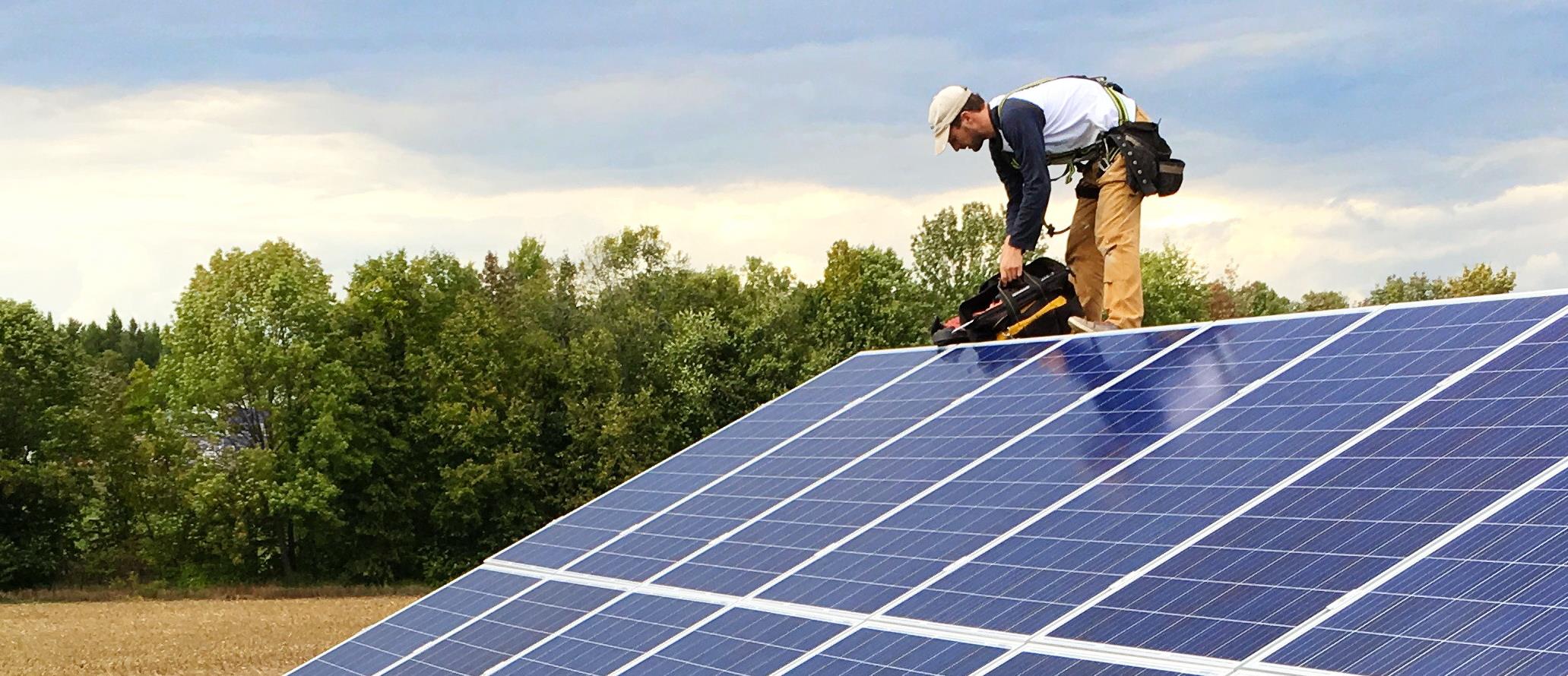 cuál es el costo de mantenimiento de los paneles solares