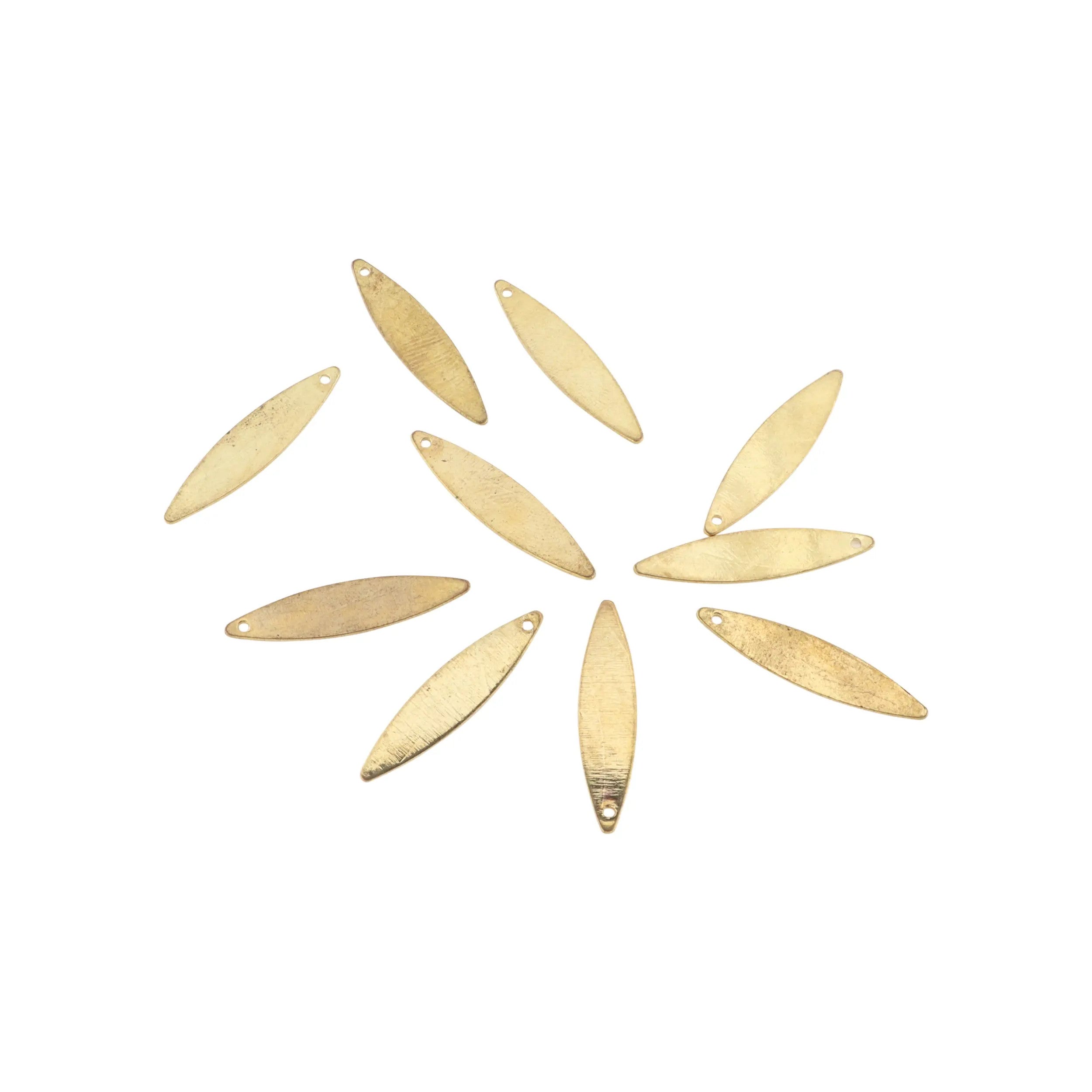 Find Vedhæng, lancetform, forgyldt messing, 26x6 mm. storkøb hos Beadhouse of Copenhagen i dag, med en altid hurtig levering!