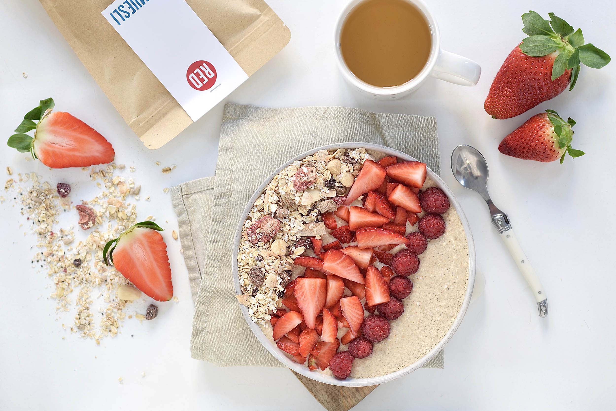 Overnight oats with red fruit