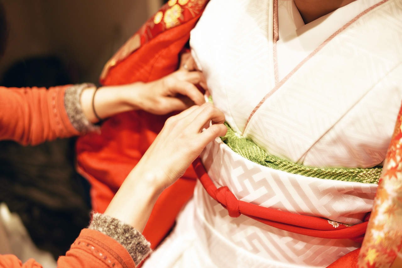 white kimono belt wrapping