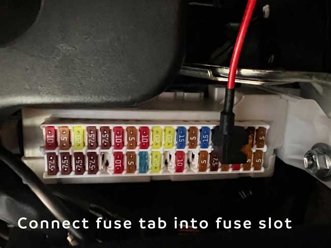 plug_in_the_fuse_tap_cable_to_the_socket_in_the_fuse_box