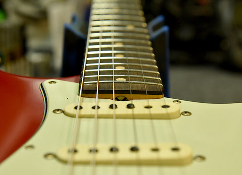 A 9.5" fingerboard radius on this teambuilt fender custom shop stratocaster