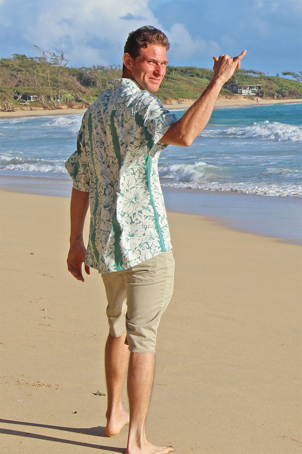 Yves in vintage print 100% rayon Hawaiian shirt