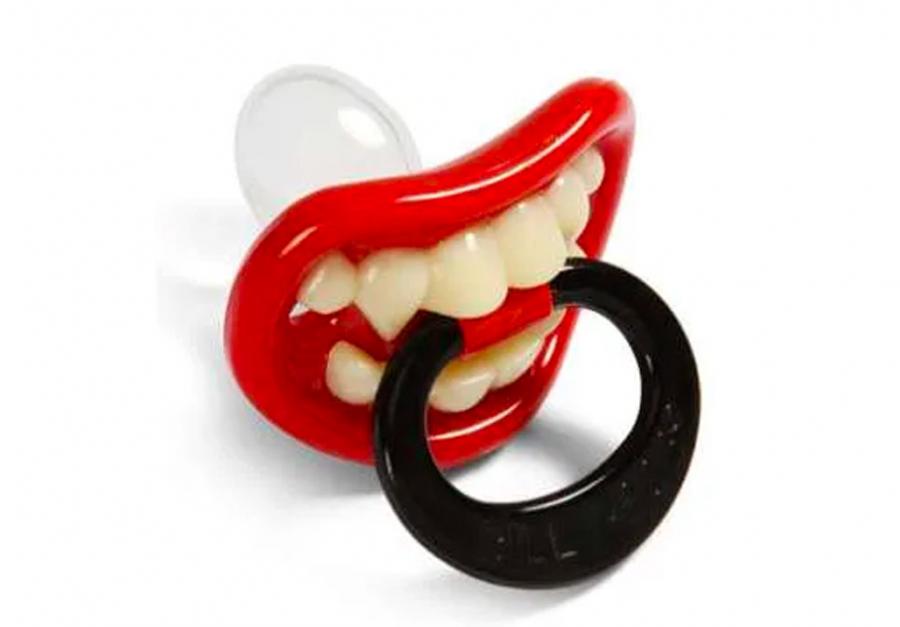 funny-teeth-baby-pacifiers-1849