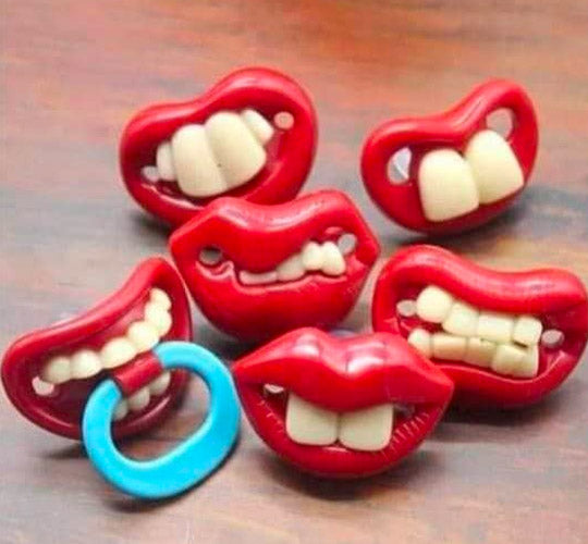 funny-teeth-baby-pacifiers-1780