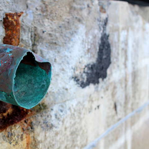 ic:Commonly called "petina" on copper can actually be a form of malachite