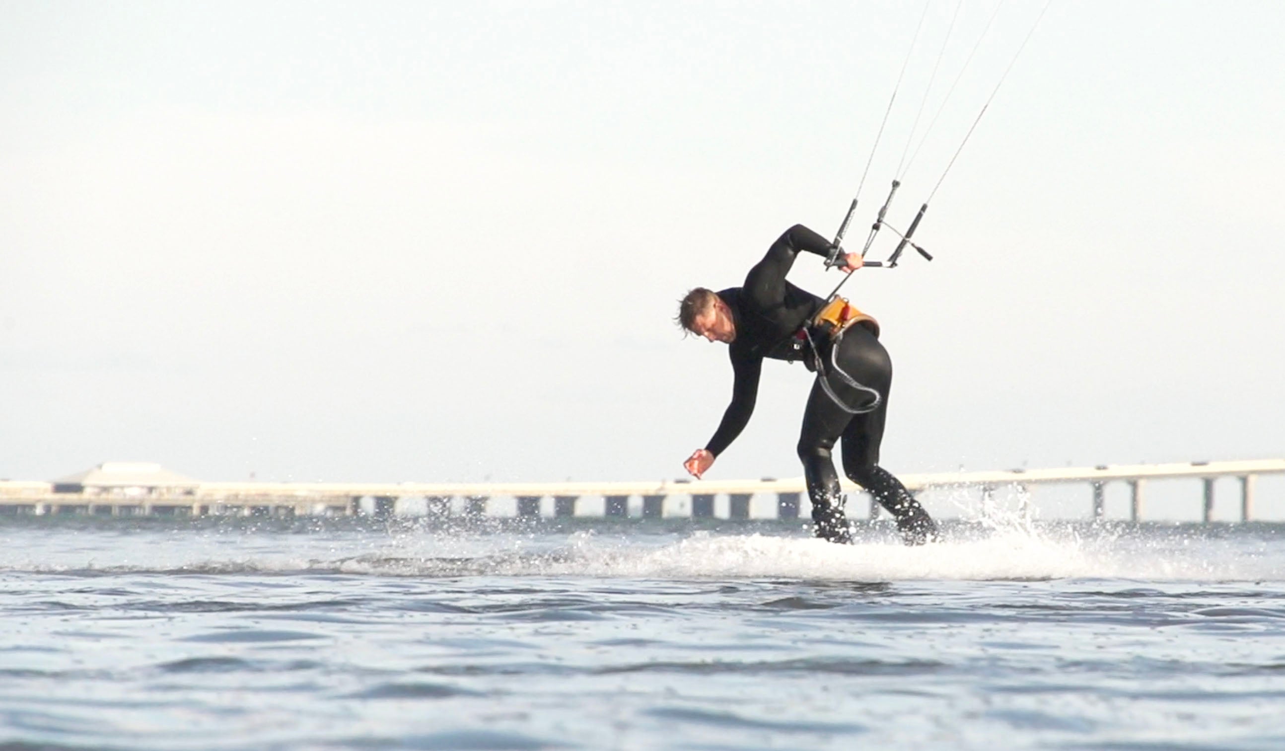 Kiteboarding control bars explained.jpg__PID:9811b6de-5ebb-4b2d-b5c1-38a909daaa98