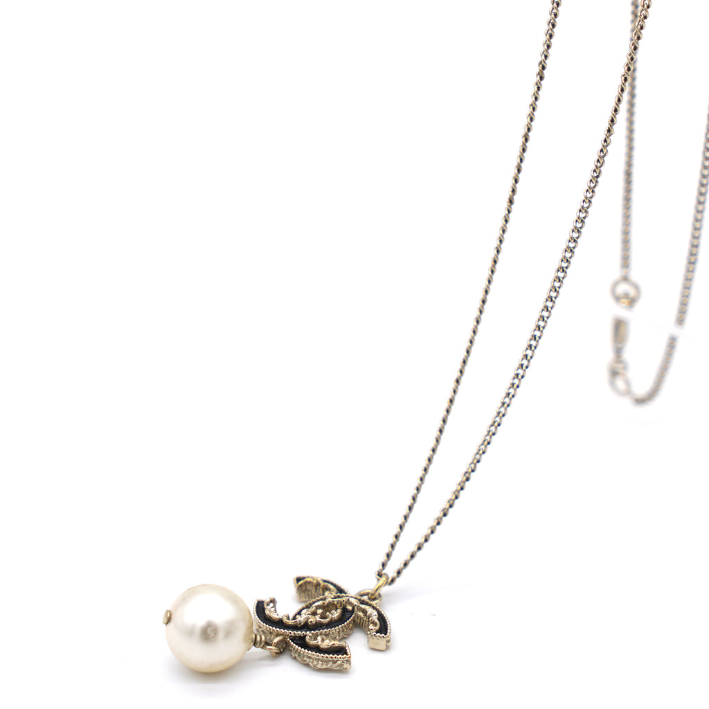 Chanel CC Faux Pearl Crystals Gold Tone Metal Pendant Necklace – STYLISHTOP