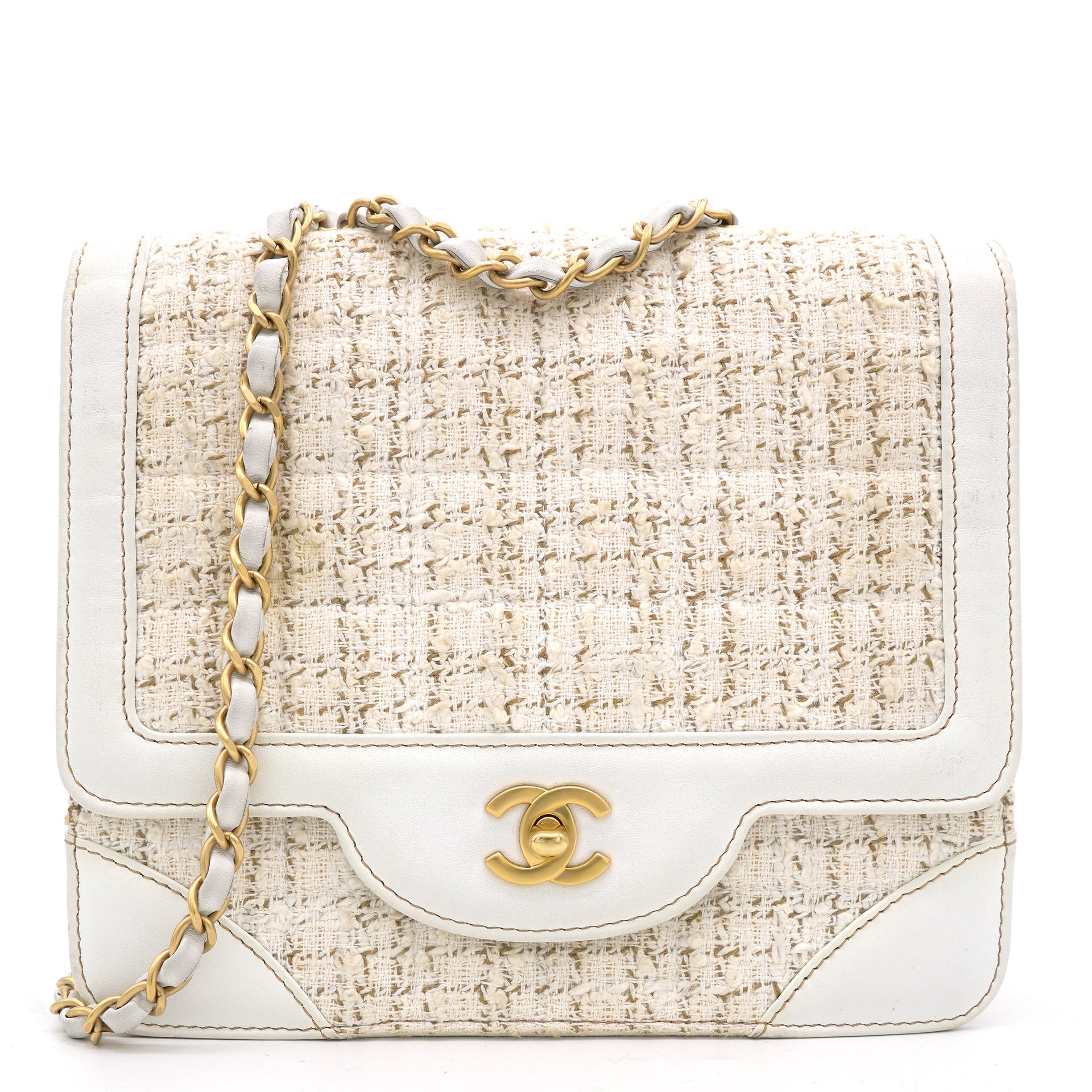 white chanel quilted bag