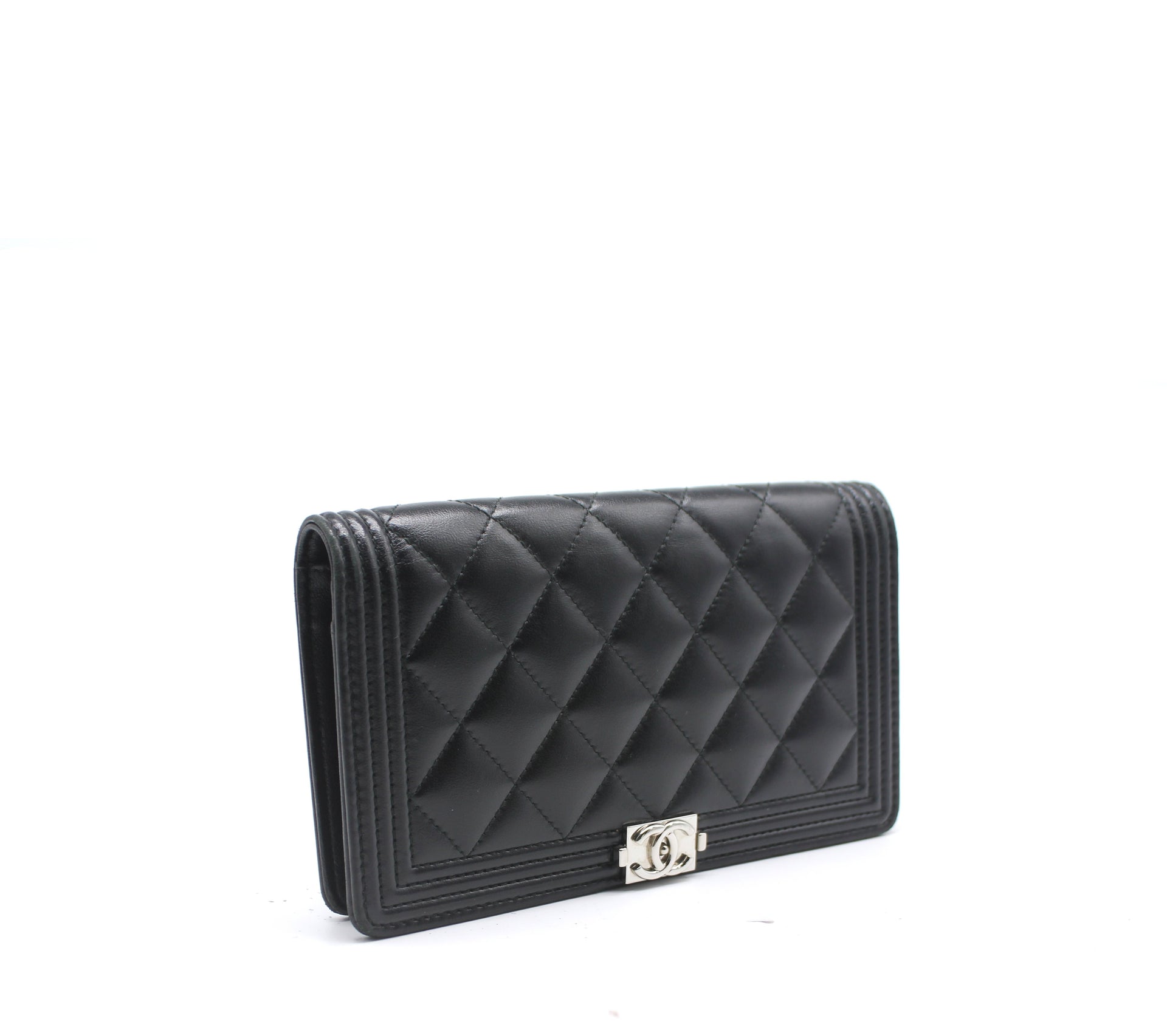 Flap wallet  Pearly lambskin resin  goldtone metal black  Fashion   CHANEL