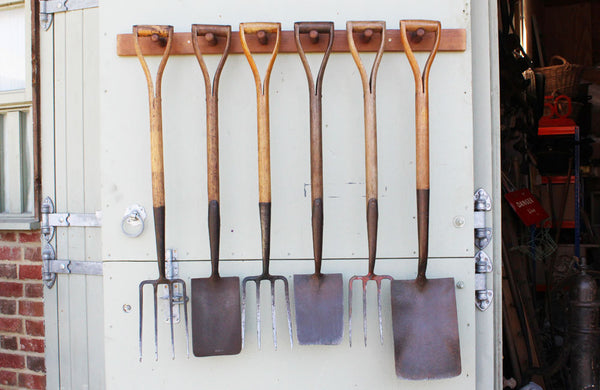 A Rack of 6 Vintage Spades and Forks – garden-artefacts