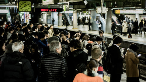 crowd waits for subway 