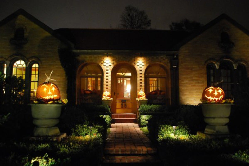 Halloween-lighting-decor-for-foyer