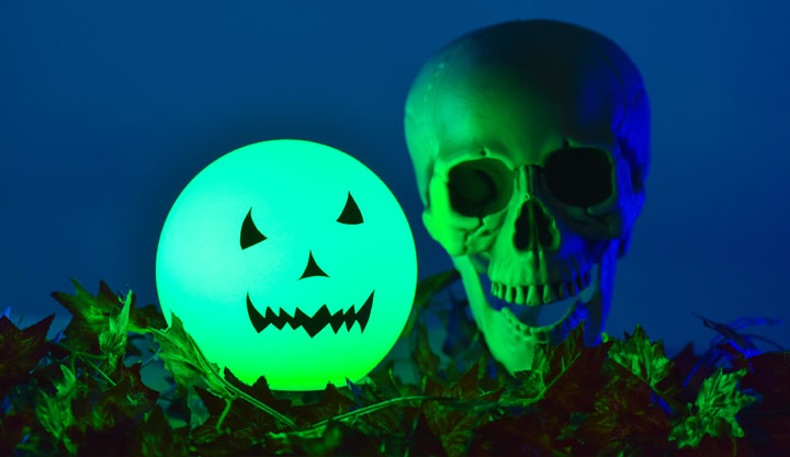 loftek led rgb ball light for Halloween decor with skull